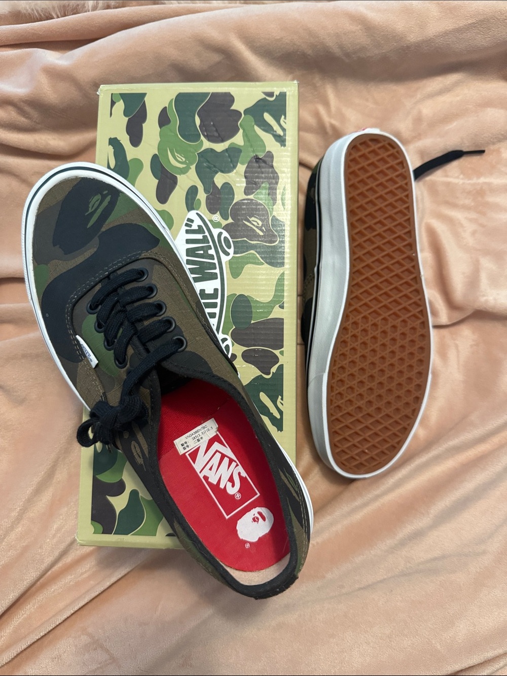 Vans Men’s Low-Top Sneakers in Camo and Black - Picture 2 of 4